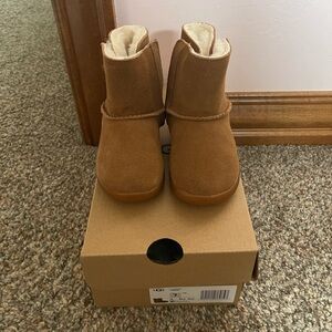Toddler UGG’s 7c - never worn